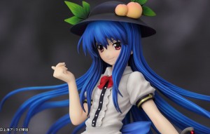 比那名居天子のバストアップ画像